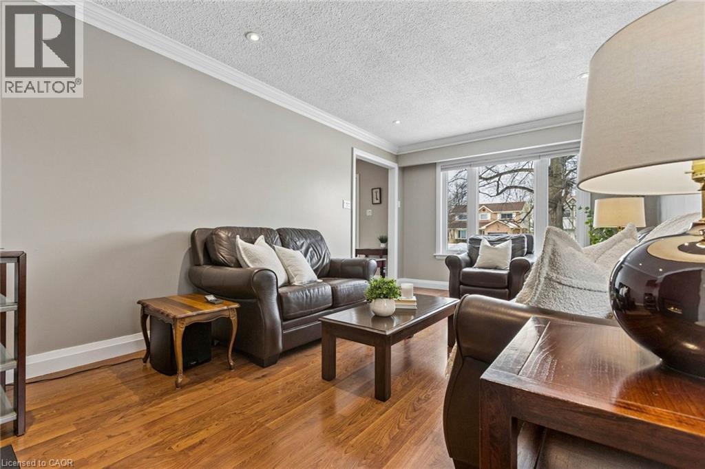 31 Cedar Crest Street, Kitchener, ON - Indoor Photo Showing Living Room