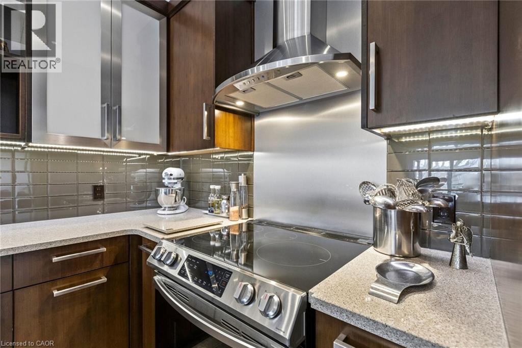 31 Cedar Crest Street, Kitchener, ON - Indoor Photo Showing Kitchen