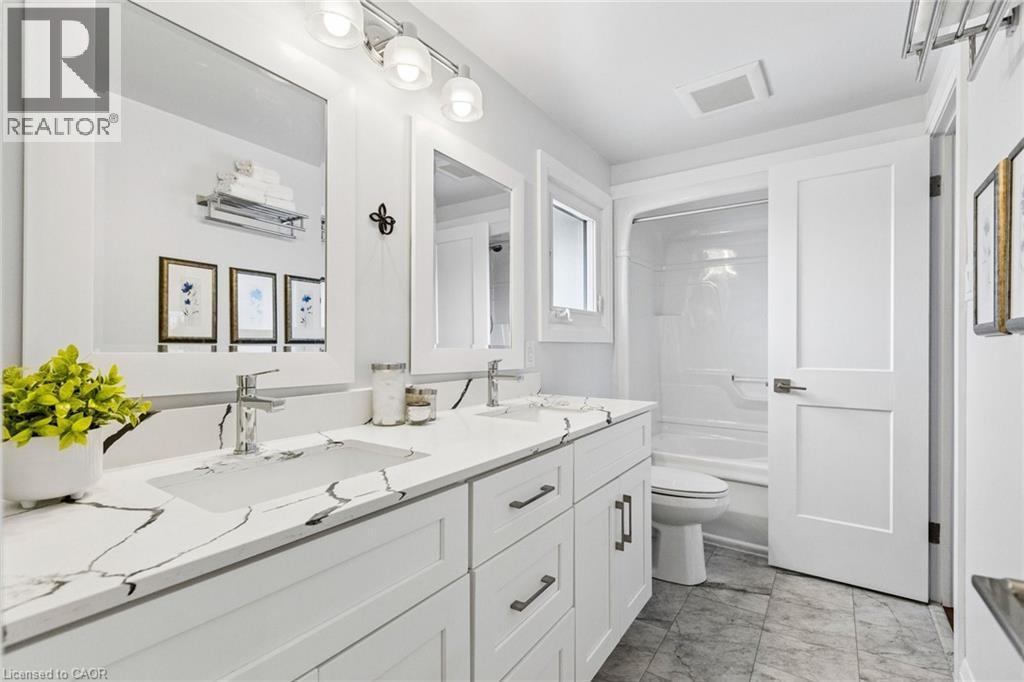 31 Cedar Crest Street, Kitchener, ON - Indoor Photo Showing Bathroom