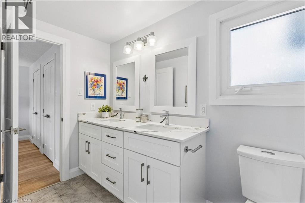 31 Cedar Crest Street, Kitchener, ON - Indoor Photo Showing Bathroom