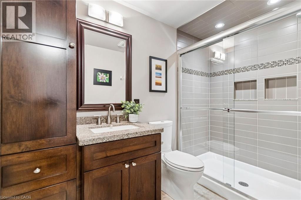 31 Cedar Crest Street, Kitchener, ON - Indoor Photo Showing Bathroom