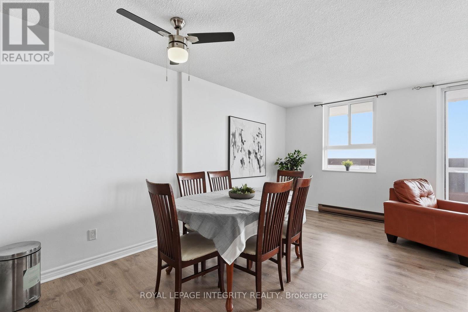 1110 - 2000 Jasmine Crescent, Ottawa, ON - Indoor Photo Showing Dining Room