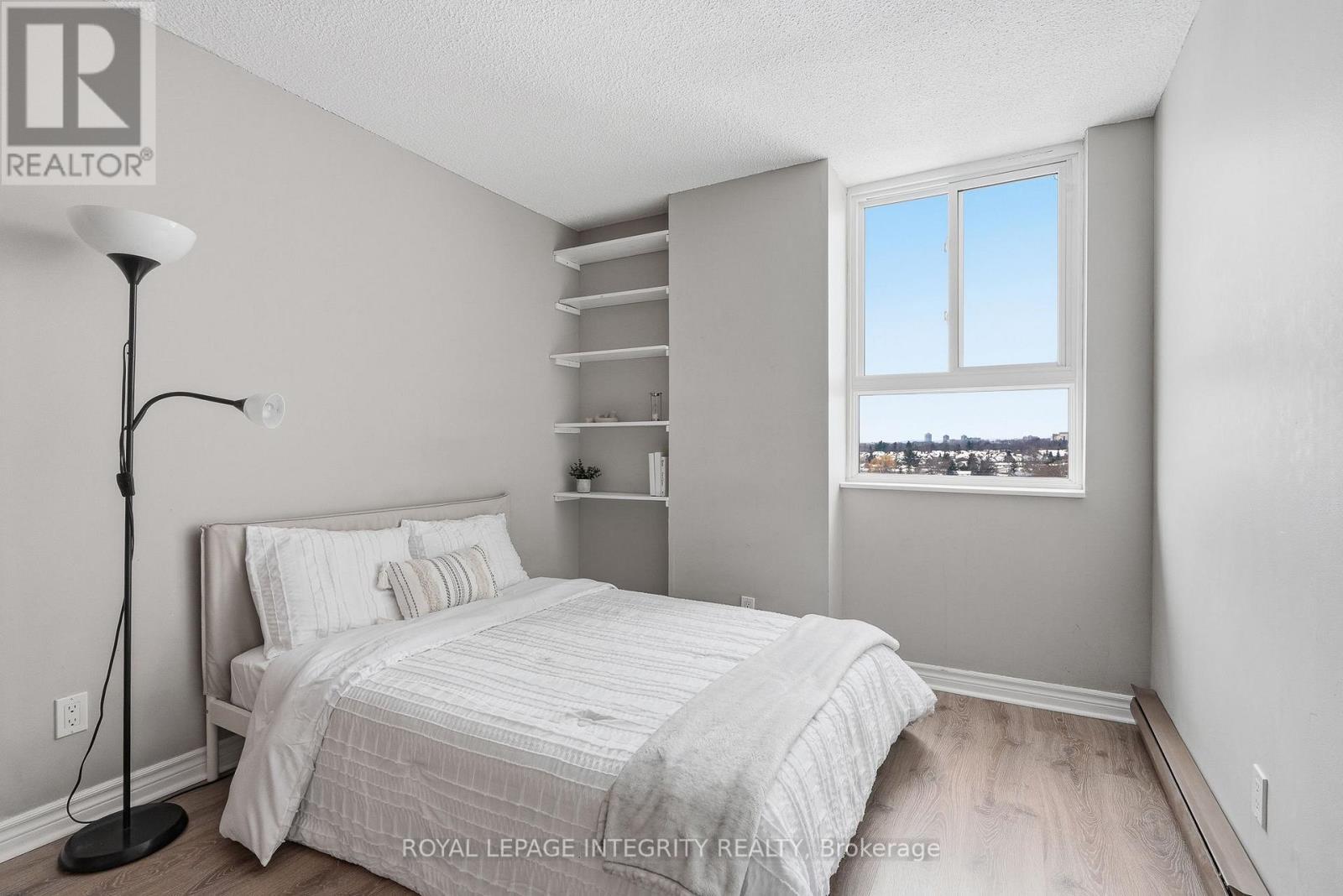 1110 - 2000 Jasmine Crescent, Ottawa, ON - Indoor Photo Showing Bedroom