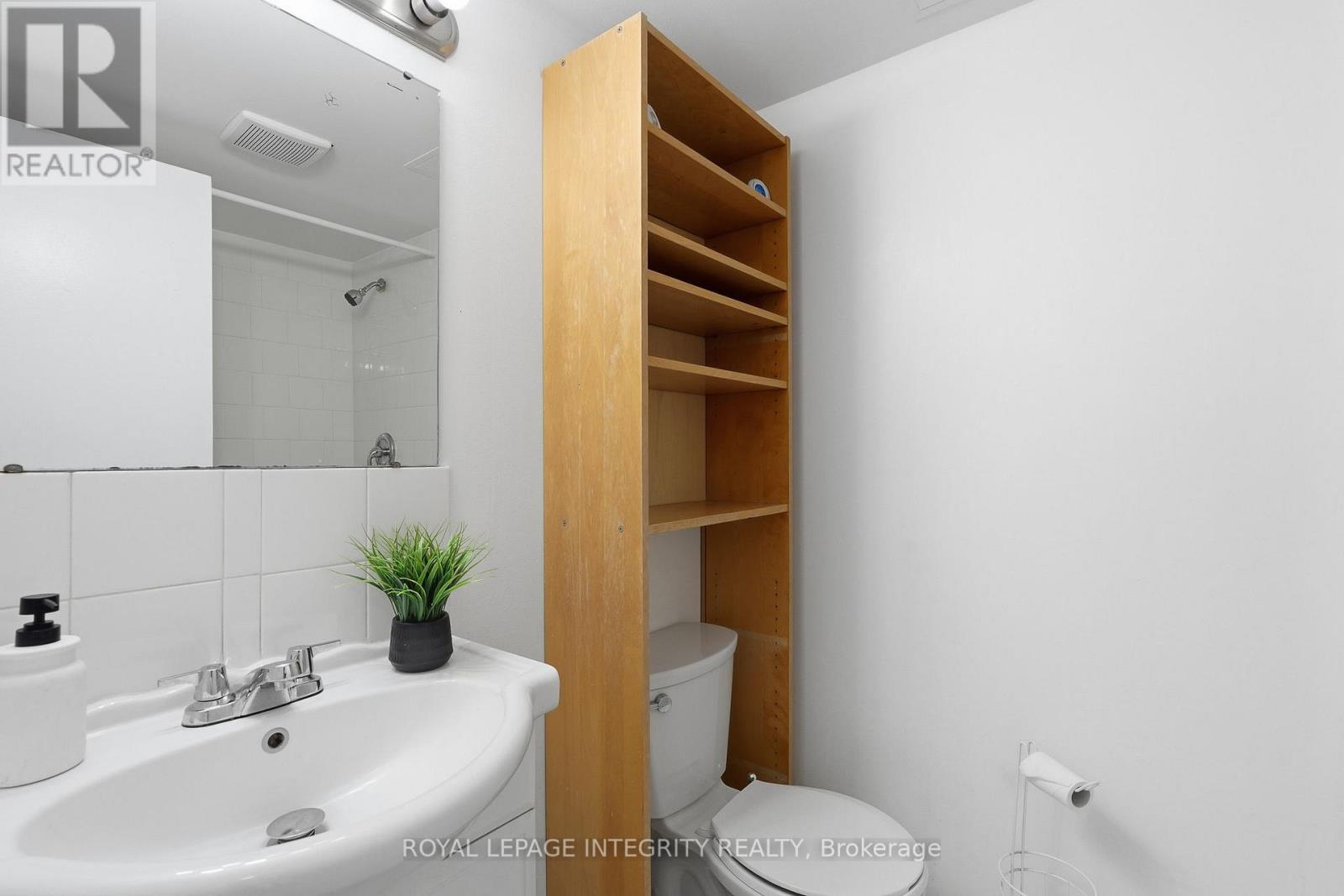 1110 - 2000 Jasmine Crescent, Ottawa, ON - Indoor Photo Showing Bathroom