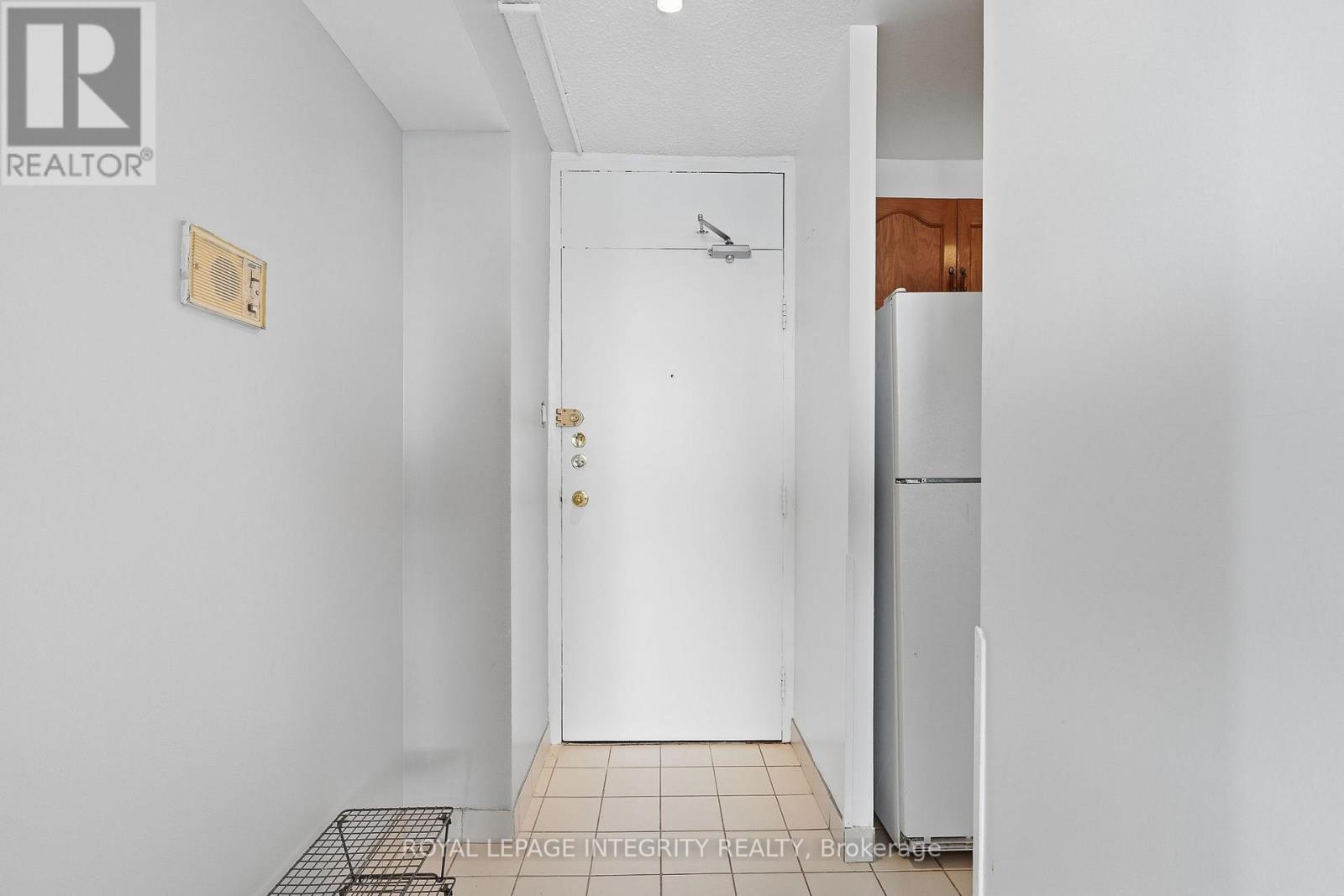 1110 - 2000 Jasmine Crescent, Ottawa, ON - Indoor Photo Showing Other Room
