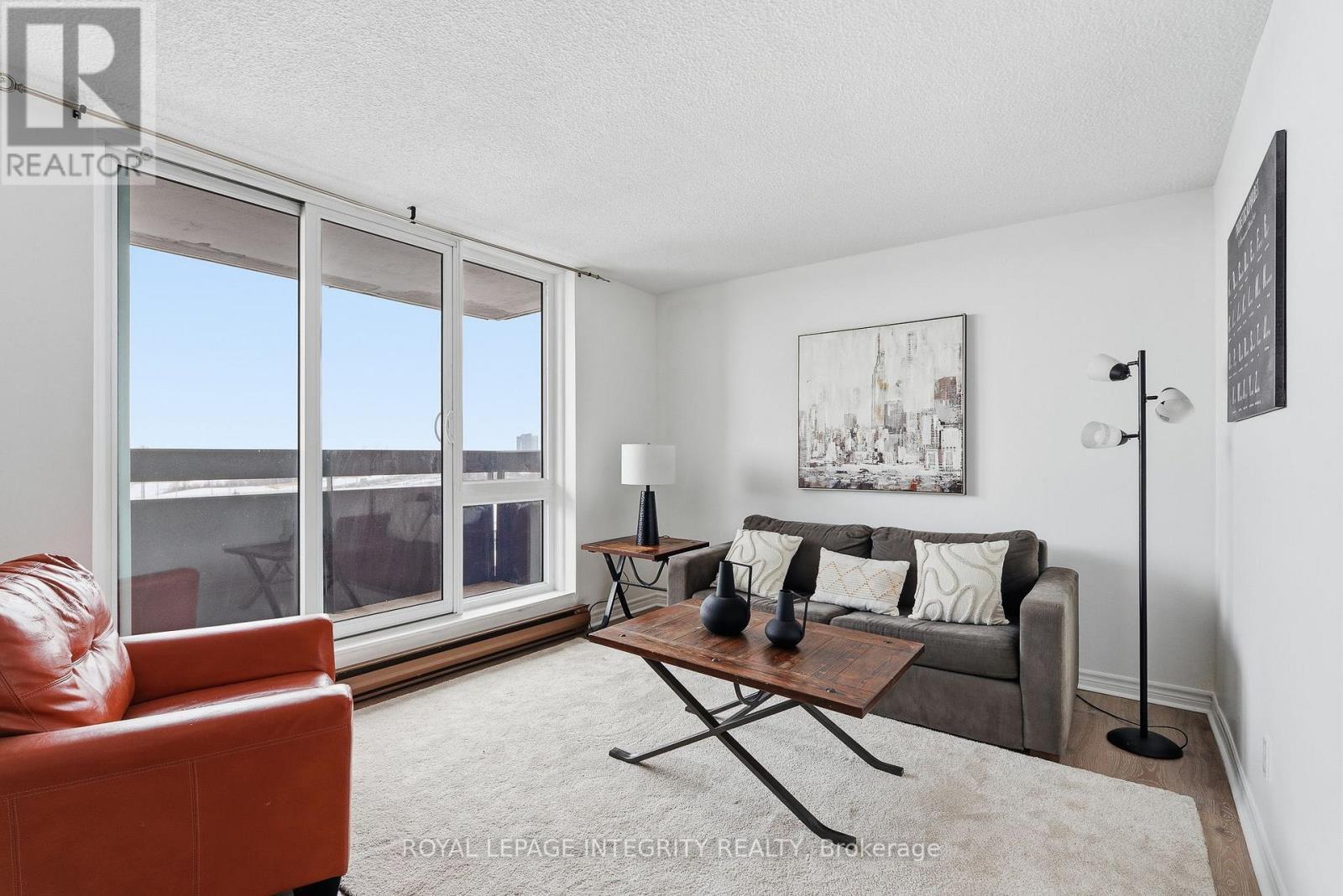 1110 - 2000 Jasmine Crescent, Ottawa, ON - Indoor Photo Showing Living Room