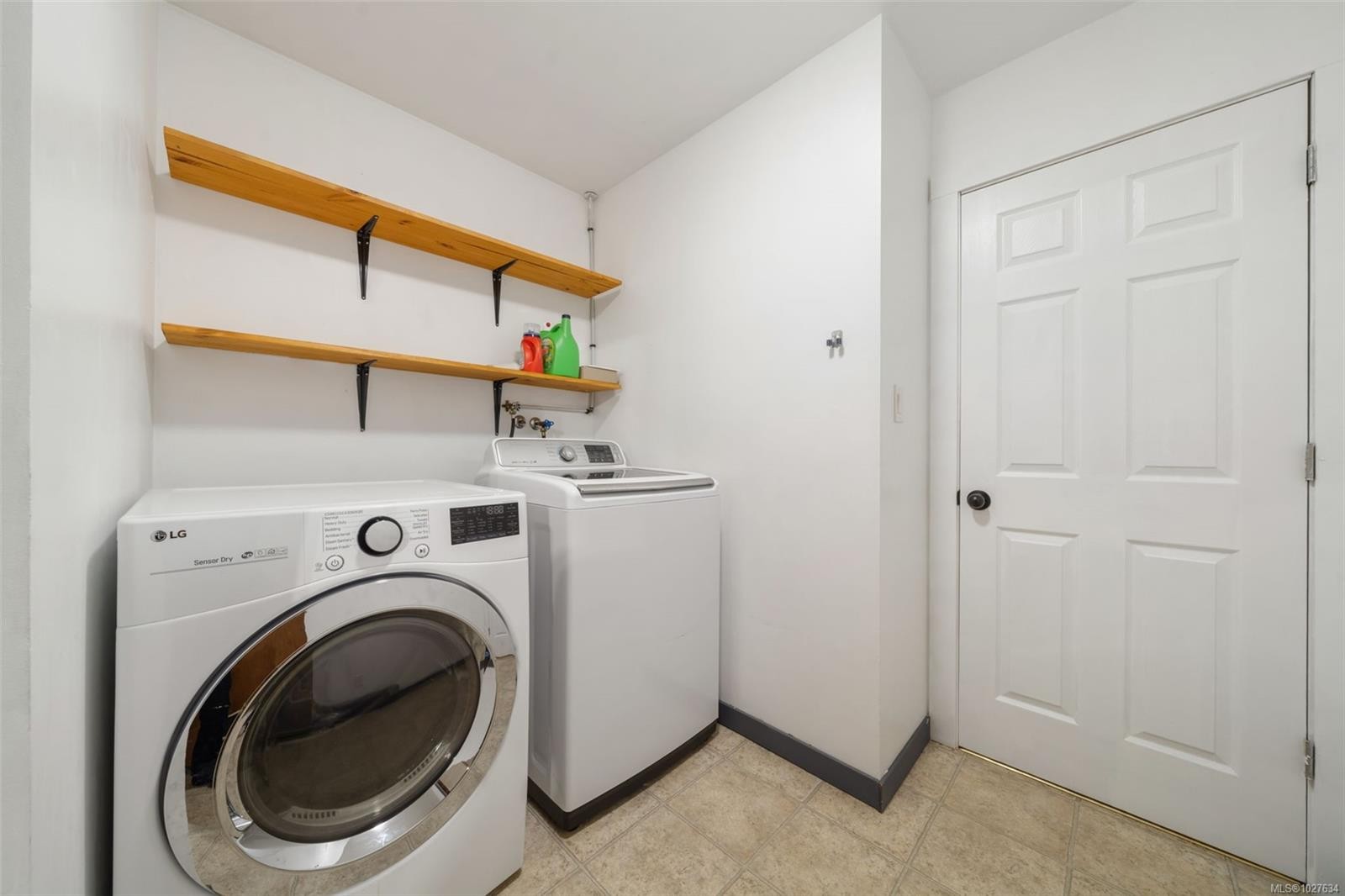 772 Mapleton Pl, Saanich, BC