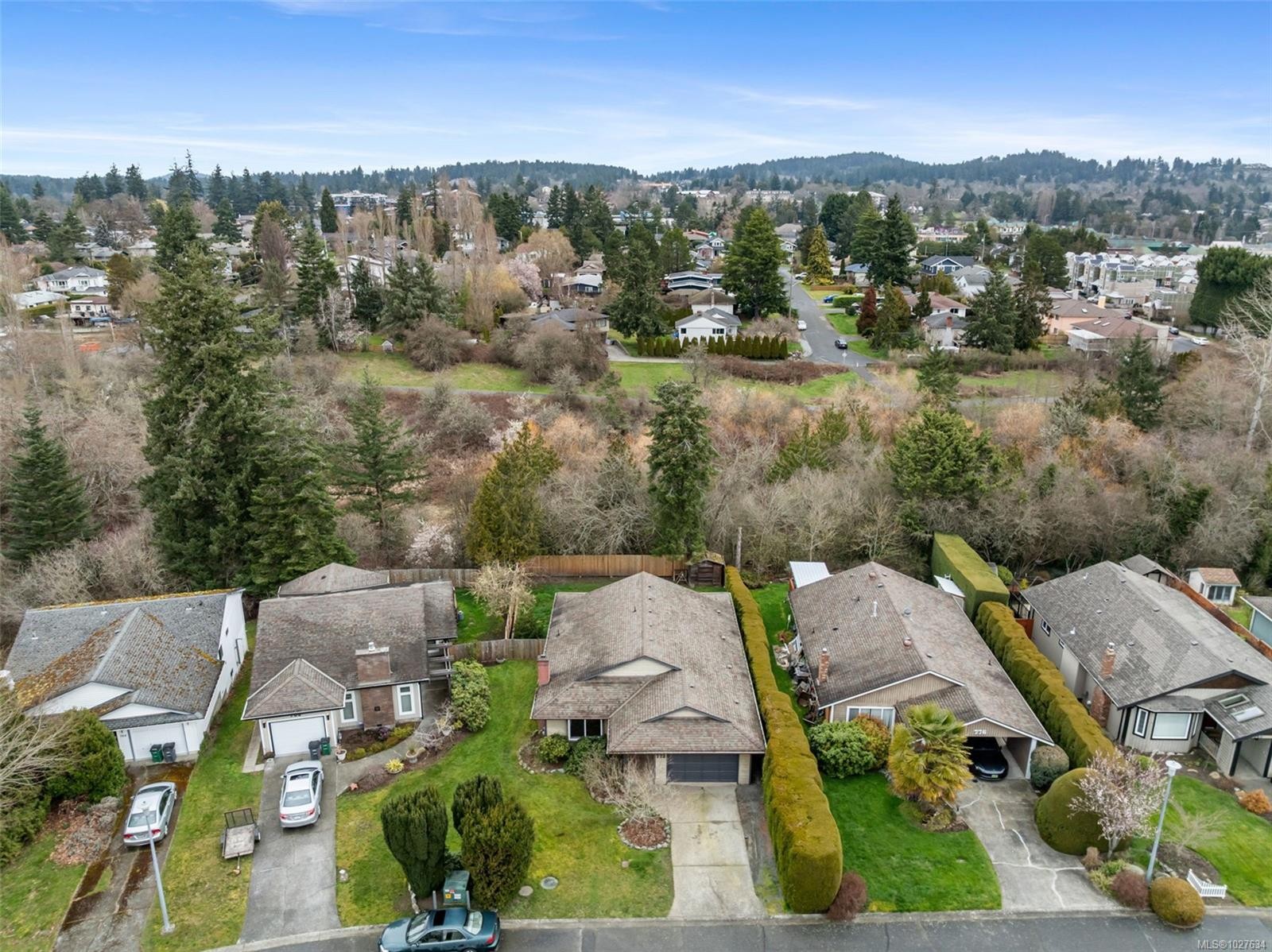 772 Mapleton Pl, Saanich, BC