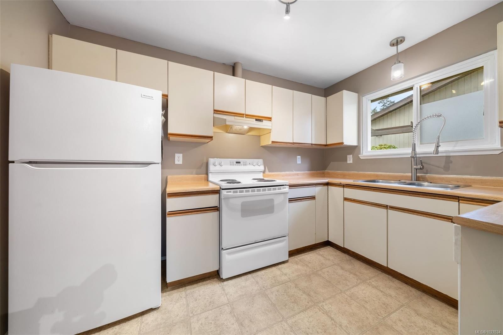 772 Mapleton Pl, Saanich, BC