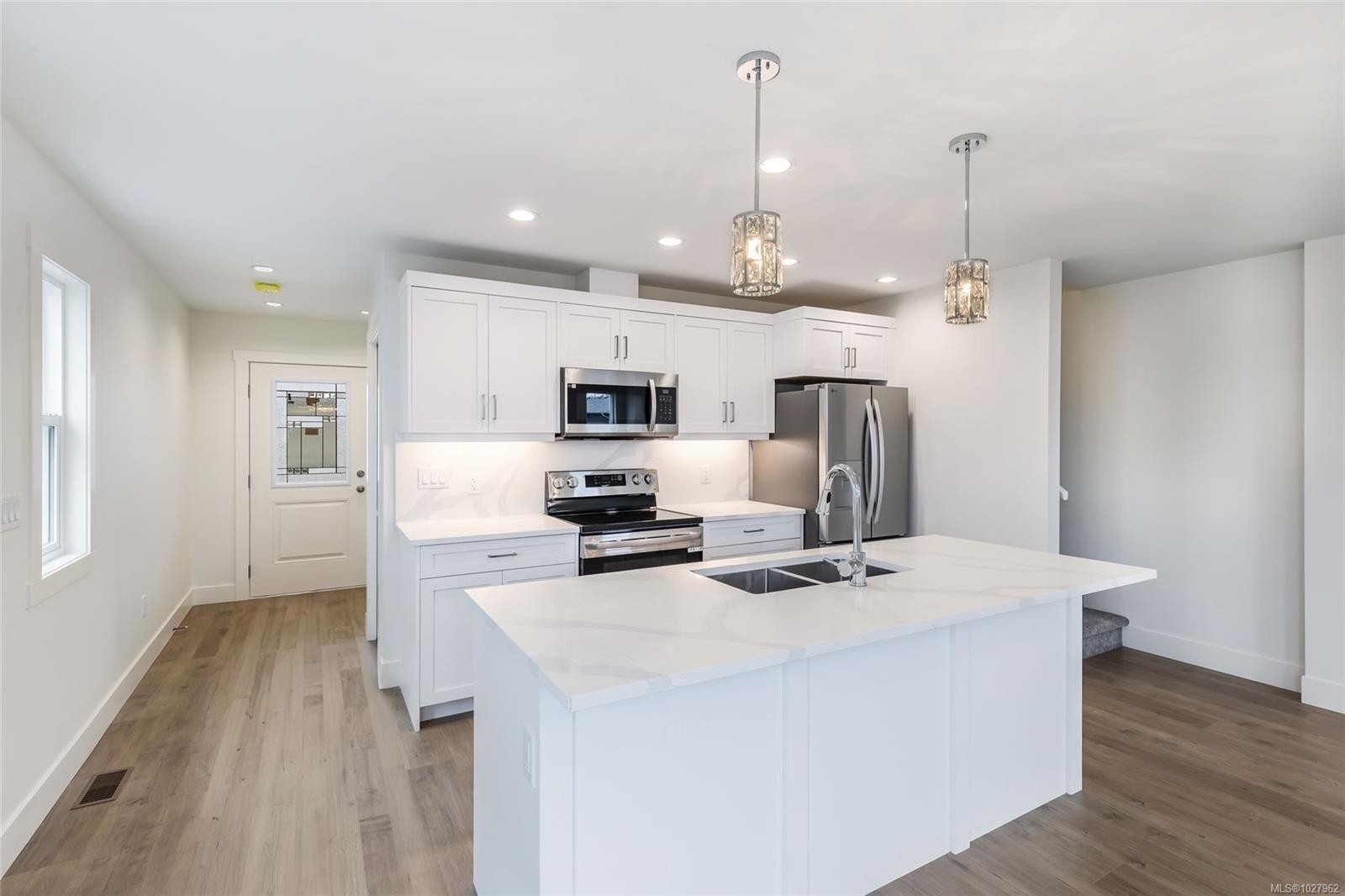 6266 Old Mill Rd, Duncan, BC - Indoor Photo Showing Kitchen With Double Sink With Upgraded Kitchen