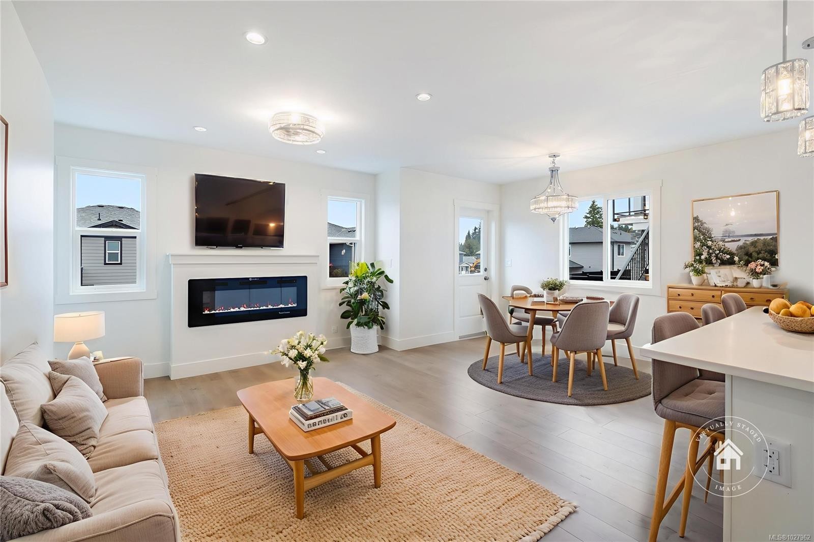 6266 Old Mill Rd, Duncan, BC - Indoor Photo Showing Living Room With Fireplace
