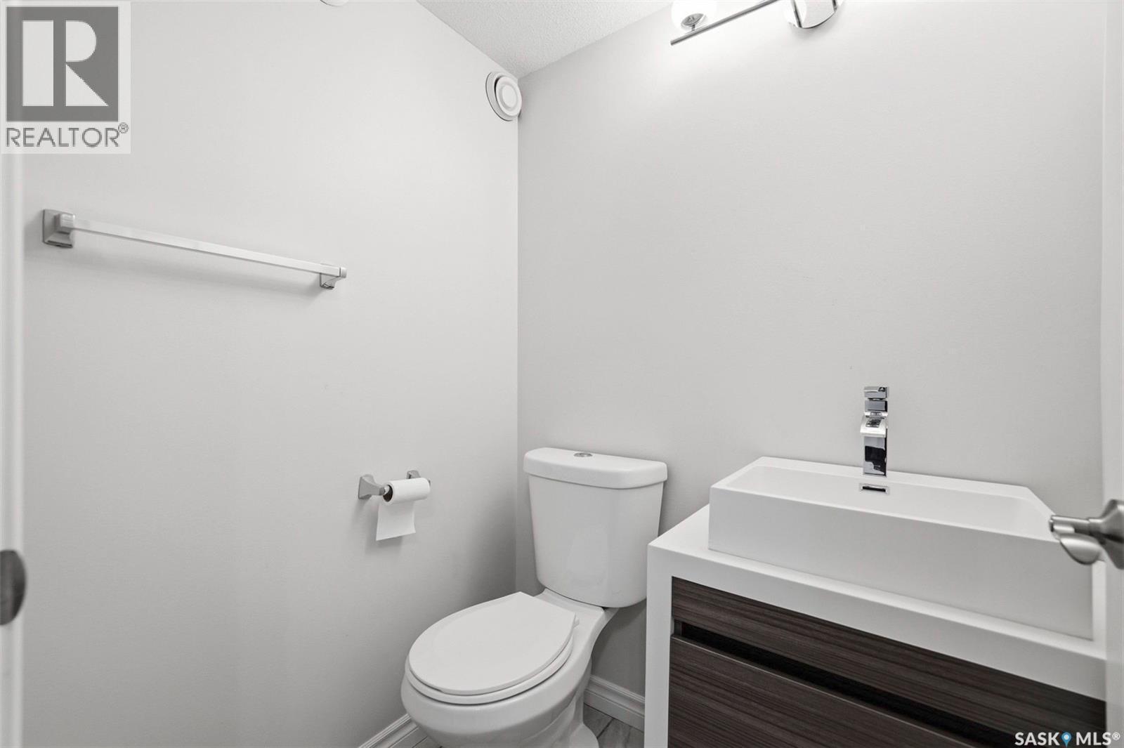 911 Hunter Road, Saskatoon, SK - Indoor Photo Showing Bathroom