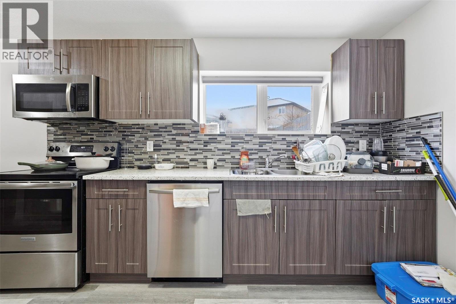 911 Hunter Road, Saskatoon, SK - Indoor Photo Showing Kitchen With Upgraded Kitchen
