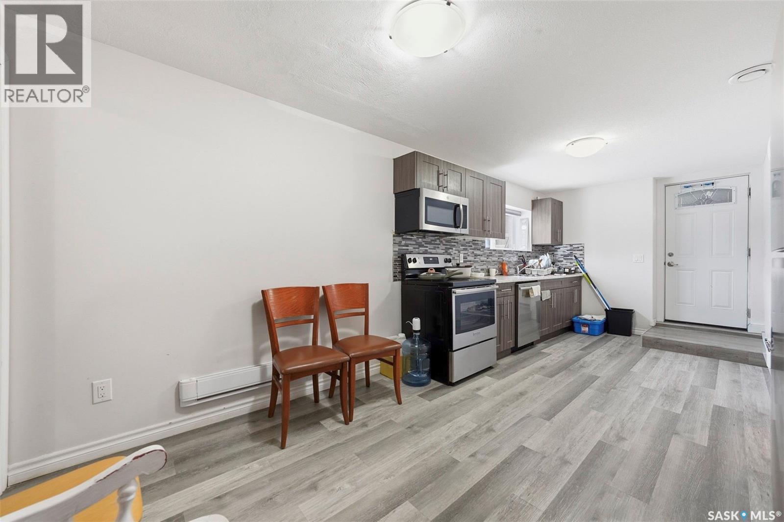 911 Hunter Road, Saskatoon, SK - Indoor Photo Showing Kitchen