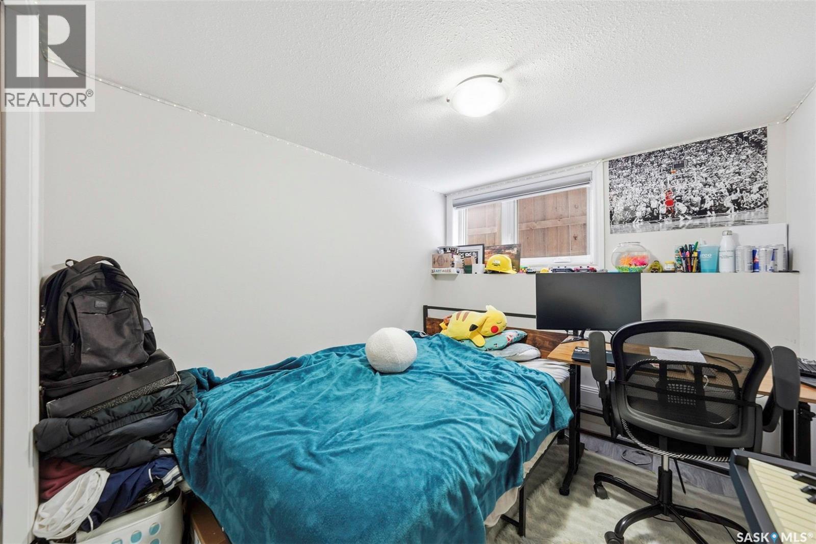 911 Hunter Road, Saskatoon, SK - Indoor Photo Showing Bedroom