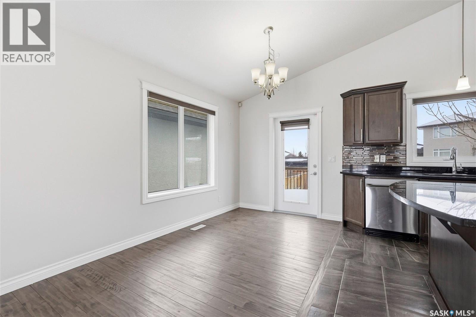 911 Hunter Road, Saskatoon, SK - Indoor Photo Showing Kitchen