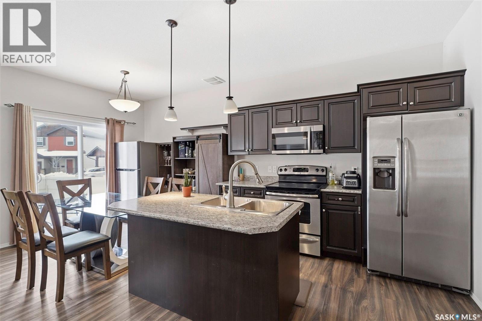 722 150 Langlois Way, Saskatoon, SK - Indoor Photo Showing Kitchen With Double Sink With Upgraded Kitchen