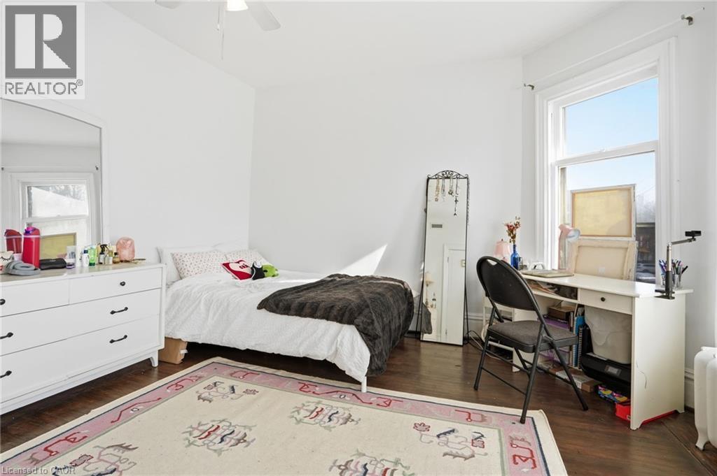 2nd floor - Unit 2 - 147 Emerald Street S, Hamilton, ON - Indoor Photo Showing Bedroom