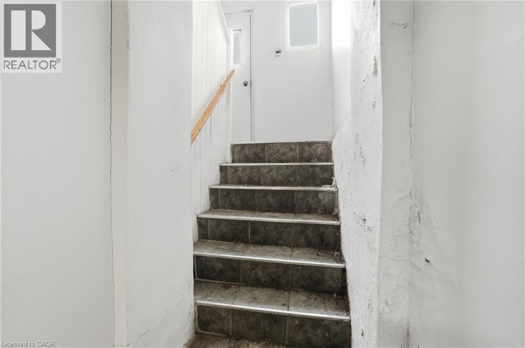 147 Emerald Street S, Hamilton, ON - Indoor Photo Showing Other Room