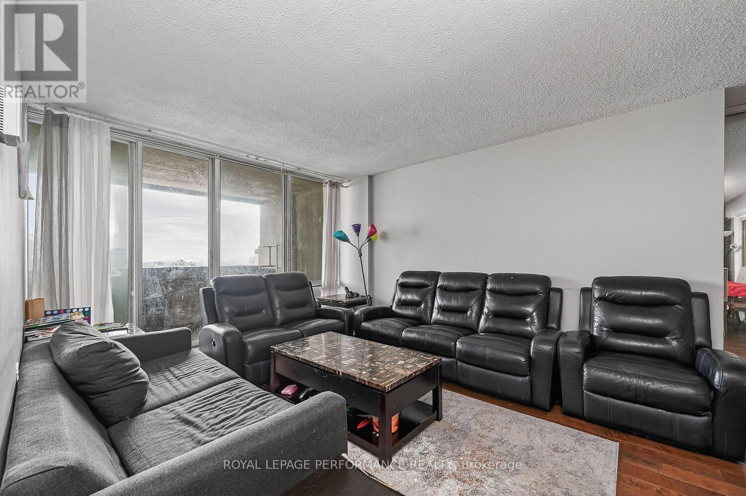 Living room - 2502 - 530 Laurier Avenue W, Ottawa, ON - Indoor Photo Showing Living Room