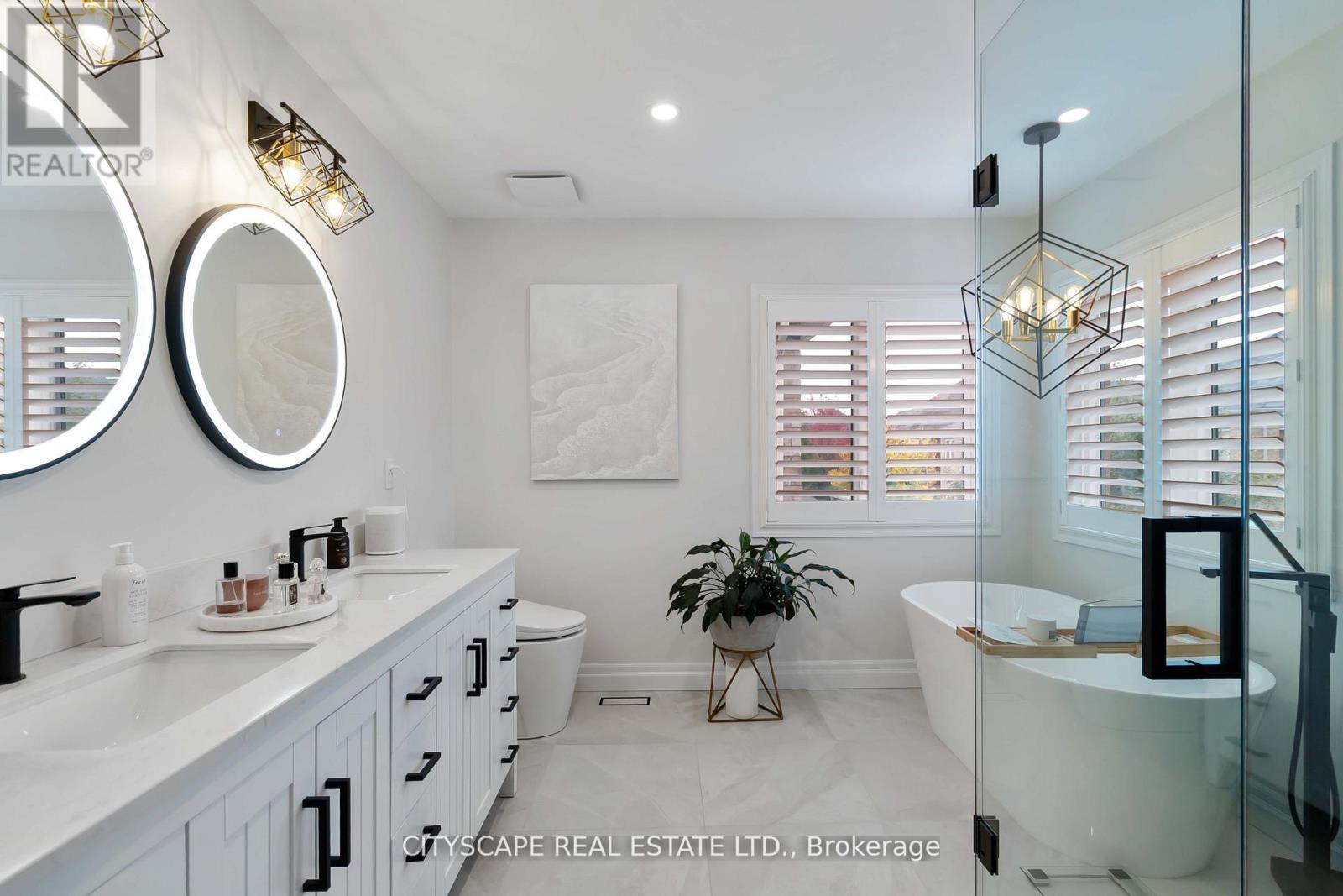 4269 Vivaldi Road, Burlington, ON - Indoor Photo Showing Bathroom