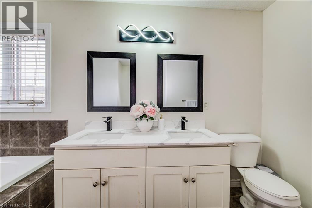 617 Thorndale Drive, Waterloo, ON - Indoor Photo Showing Bathroom
