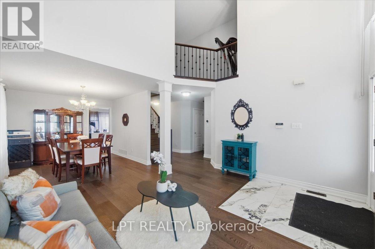 48 Nashville Circle, Hamilton, ON - Indoor Photo Showing Living Room
