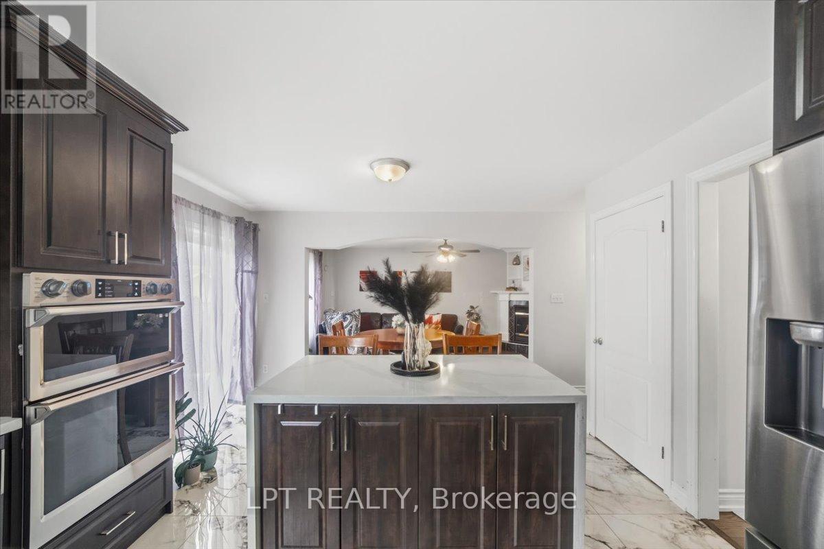48 Nashville Circle, Hamilton, ON - Indoor Photo Showing Kitchen