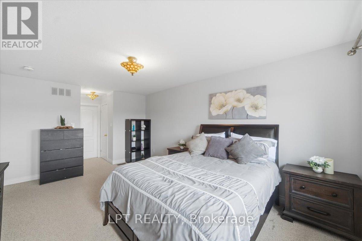48 Nashville Circle, Hamilton, ON - Indoor Photo Showing Bedroom