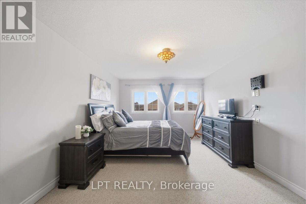 48 Nashville Circle, Hamilton, ON - Indoor Photo Showing Bedroom