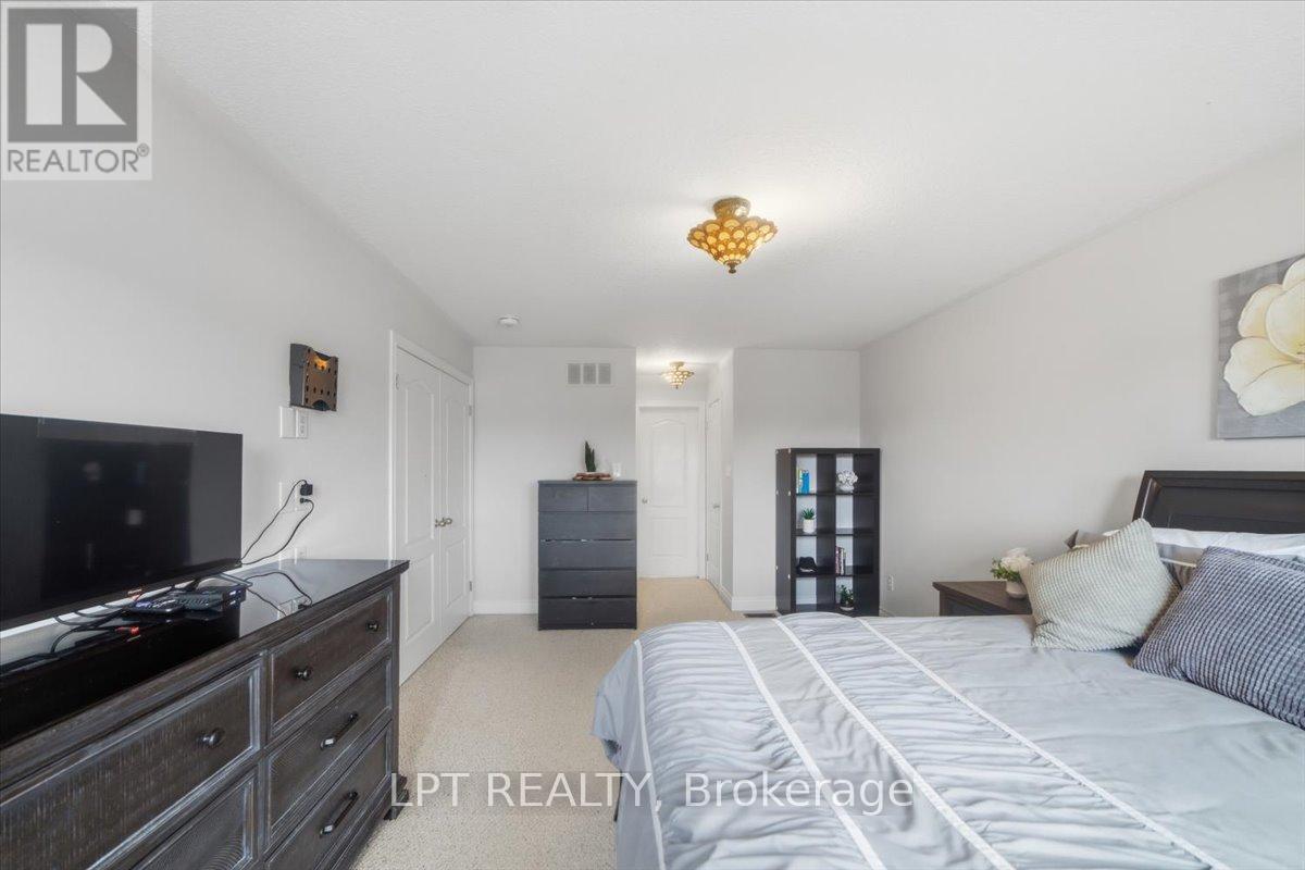 48 Nashville Circle, Hamilton, ON - Indoor Photo Showing Bedroom