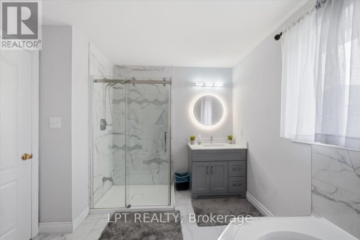 48 Nashville Circle, Hamilton, ON - Indoor Photo Showing Bathroom