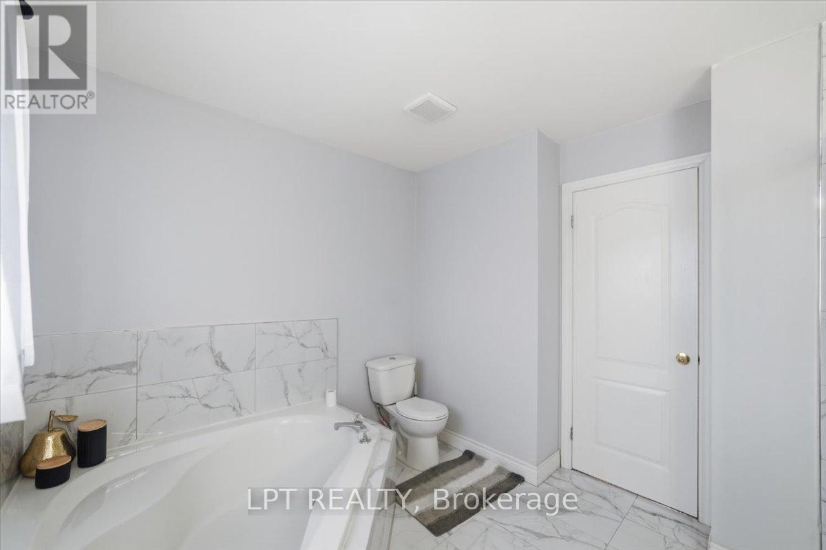 48 Nashville Circle, Hamilton, ON - Indoor Photo Showing Bathroom