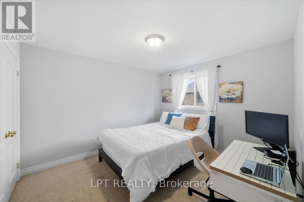 48 Nashville Circle, Hamilton, ON - Indoor Photo Showing Bedroom