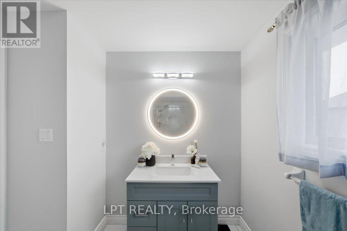 48 Nashville Circle, Hamilton, ON - Indoor Photo Showing Bathroom