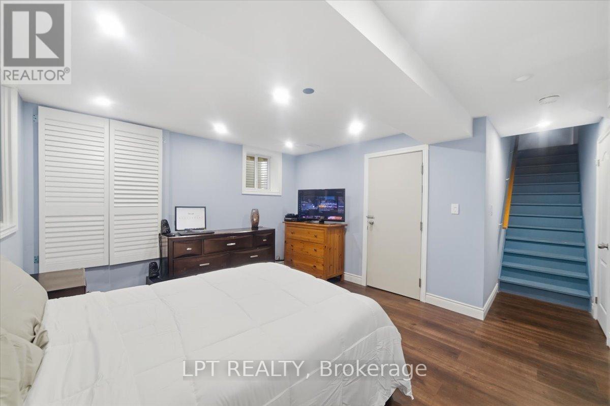 48 Nashville Circle, Hamilton, ON - Indoor Photo Showing Bedroom