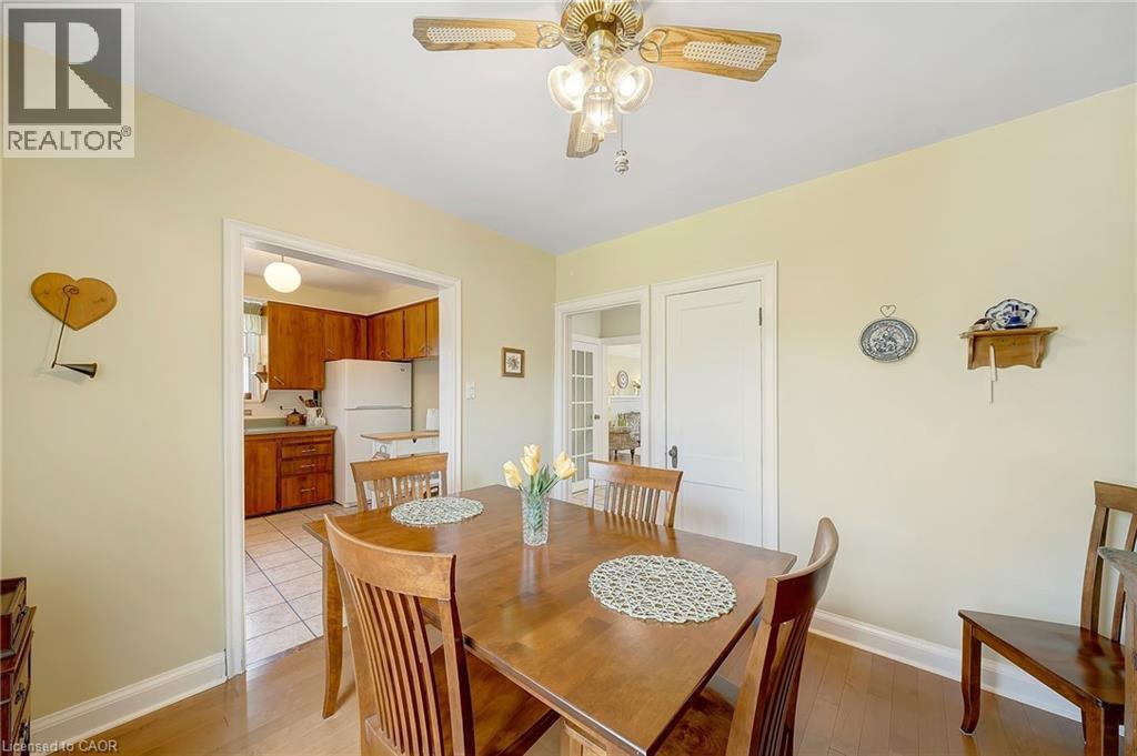 22 Churchill Avenue, Hamilton, ON - Indoor Photo Showing Dining Room