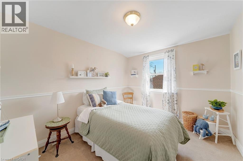 22 Churchill Avenue, Hamilton, ON - Indoor Photo Showing Bedroom