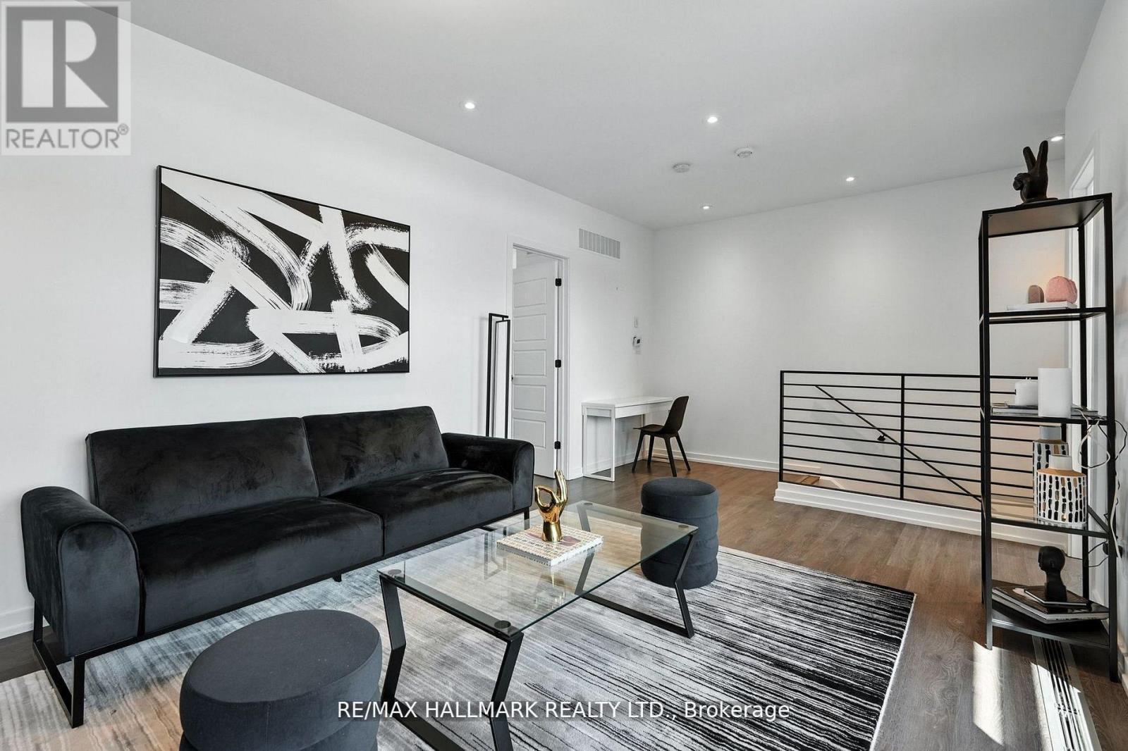 3658 Ferretti Court, Innisfil, ON - Indoor Photo Showing Living Room