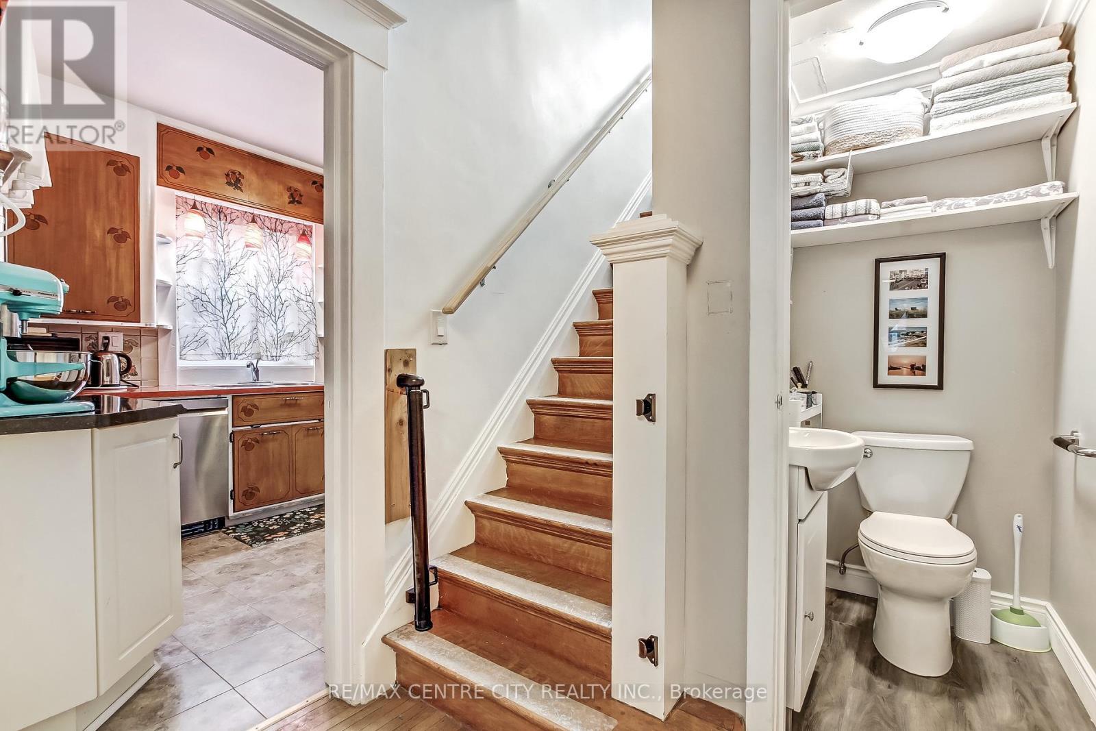 92 Forest Avenue, St. Thomas, ON - Indoor Photo Showing Bathroom