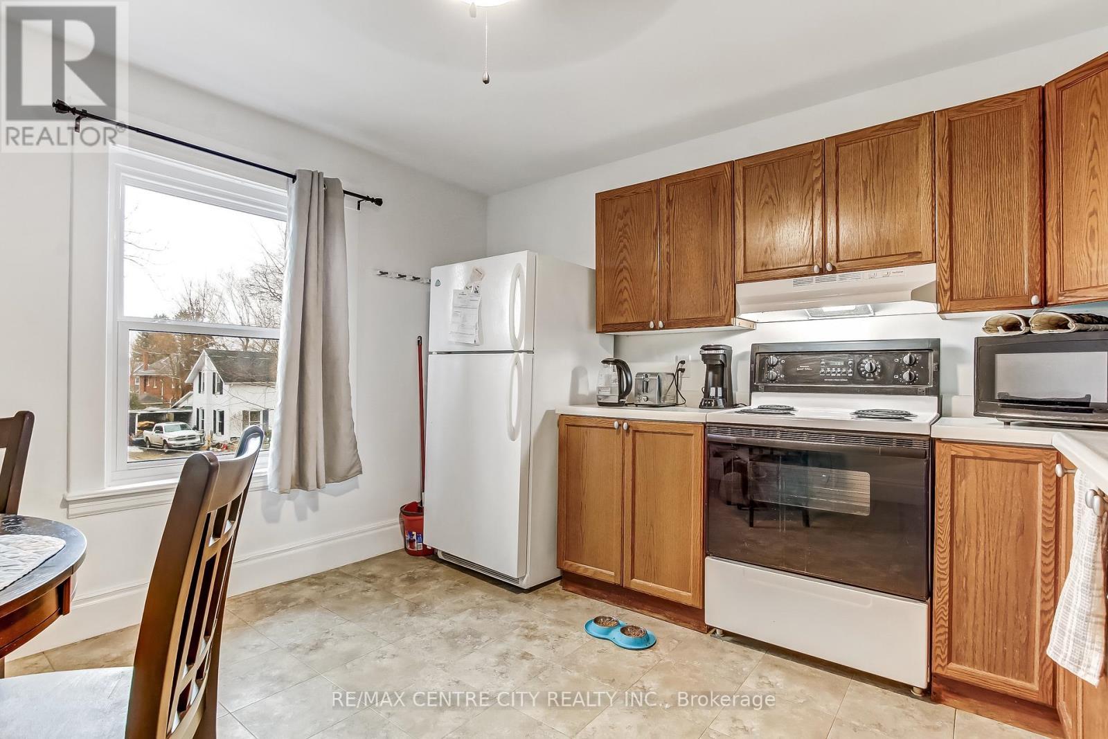 92 Forest Avenue, St. Thomas, ON - Indoor Photo Showing Kitchen