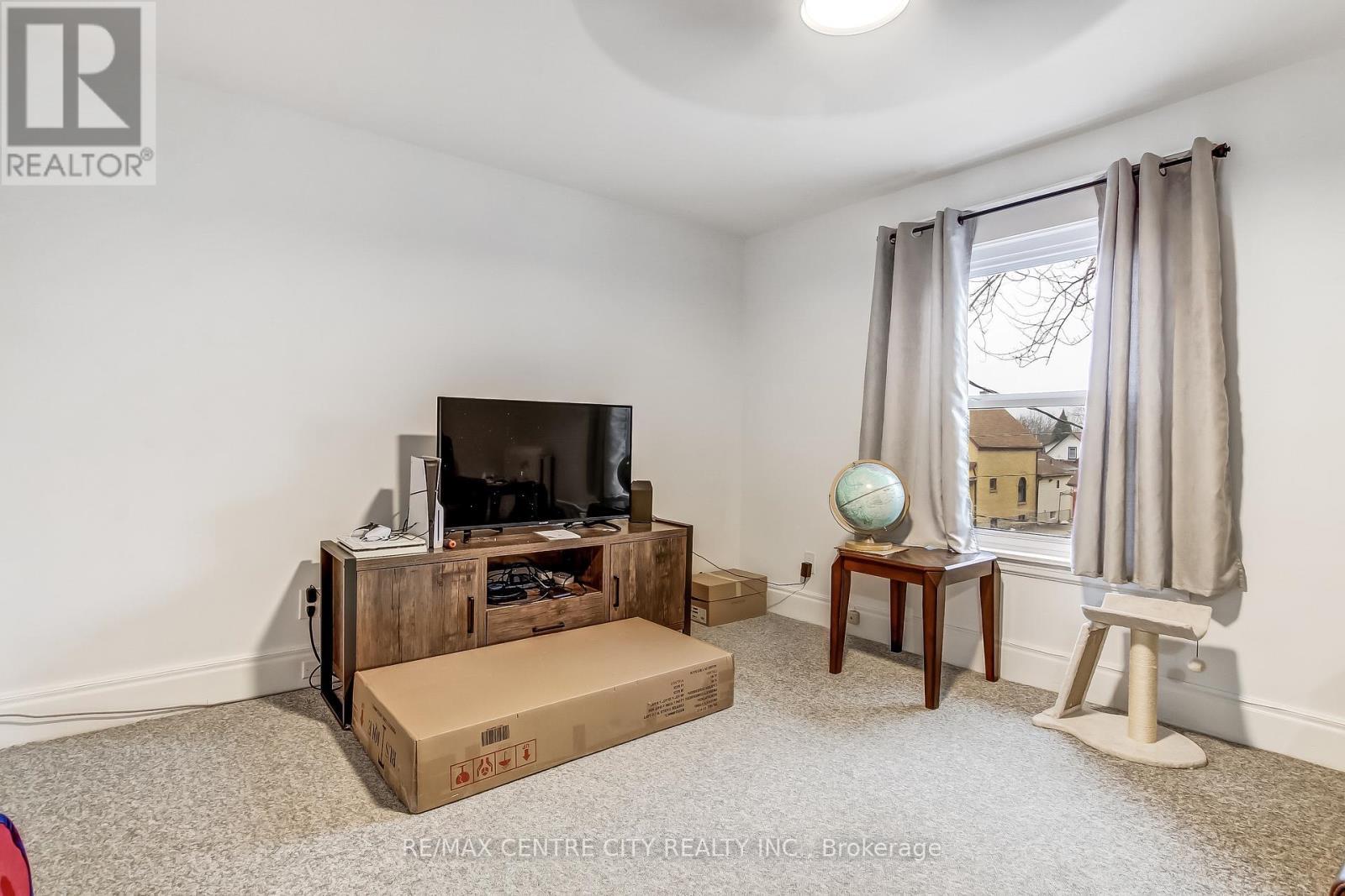 92 Forest Avenue, St. Thomas, ON - Indoor