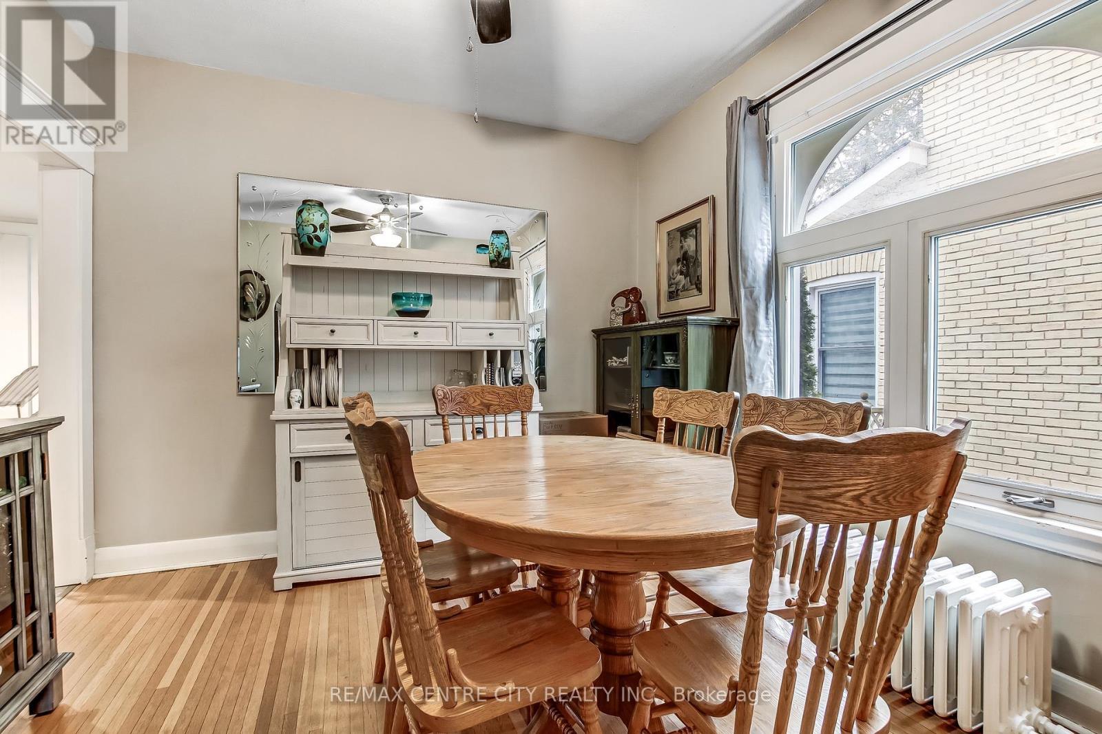 92 Forest Avenue, St. Thomas, ON - Indoor Photo Showing Dining Room