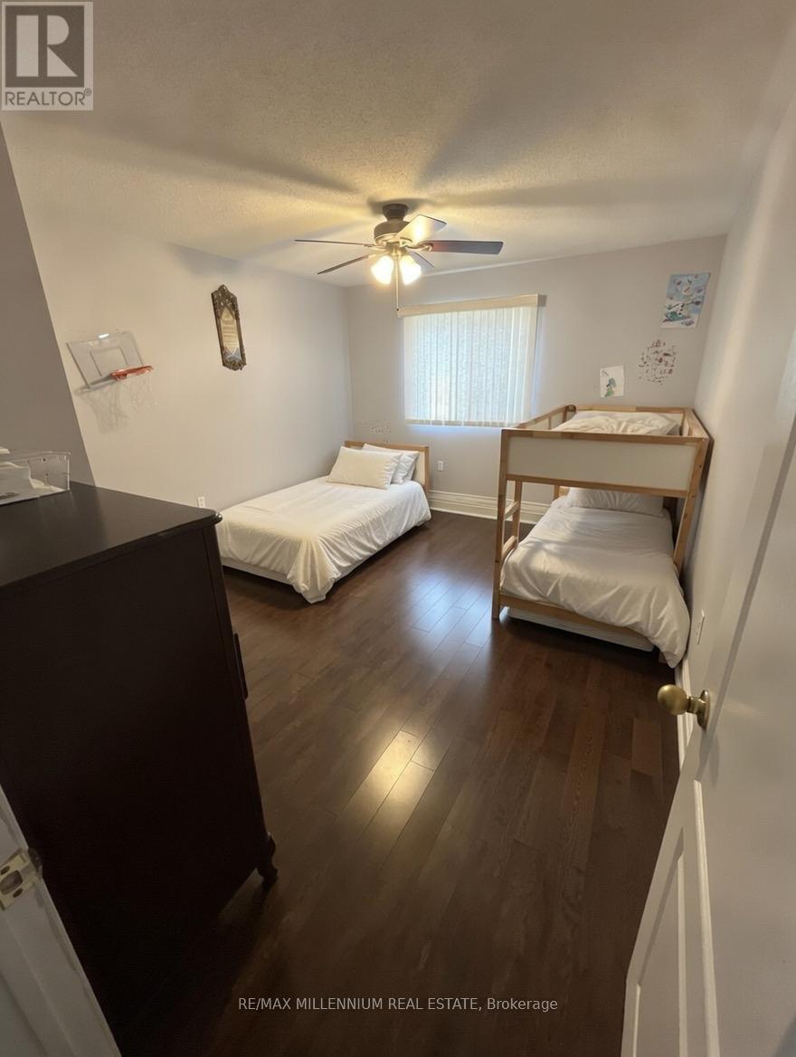 3891 Bloomington Crescent, Mississauga, ON - Indoor Photo Showing Bedroom
