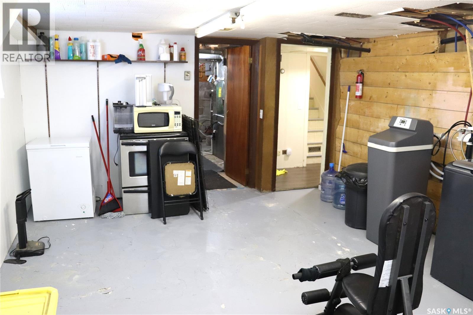 217 2Nd Avenue E, Debden, SK - Indoor