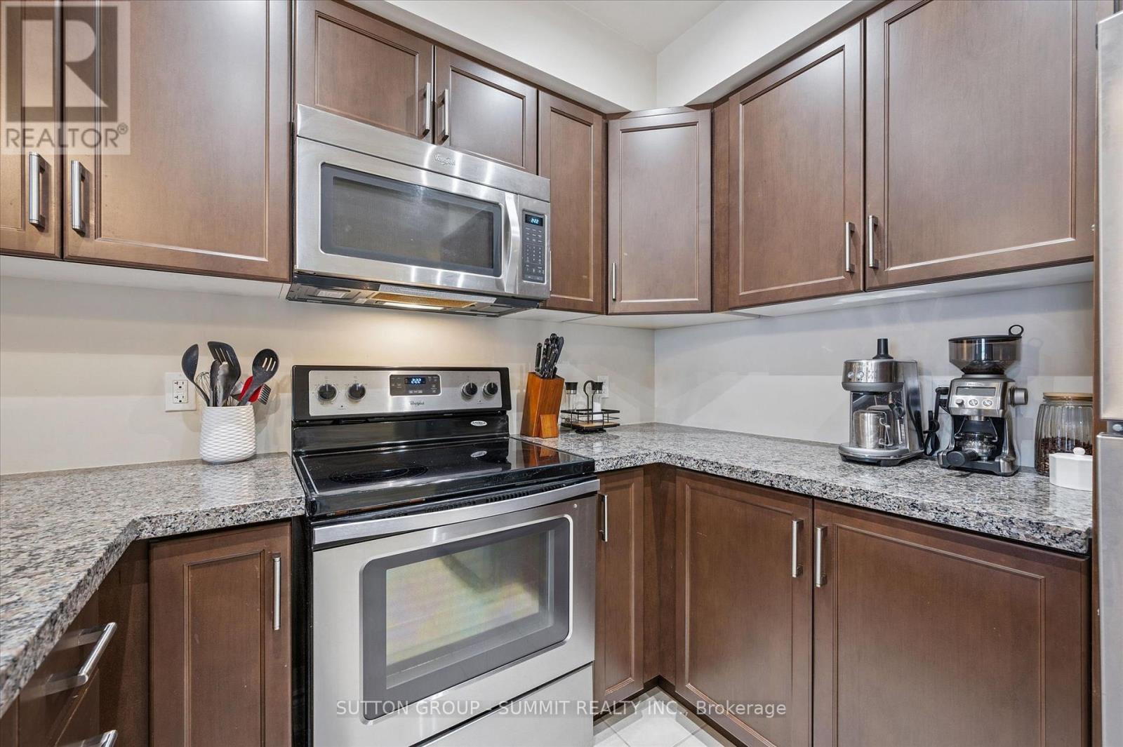242 - 1077 Gordon Street, Guelph, ON - Indoor Photo Showing Kitchen With Upgraded Kitchen