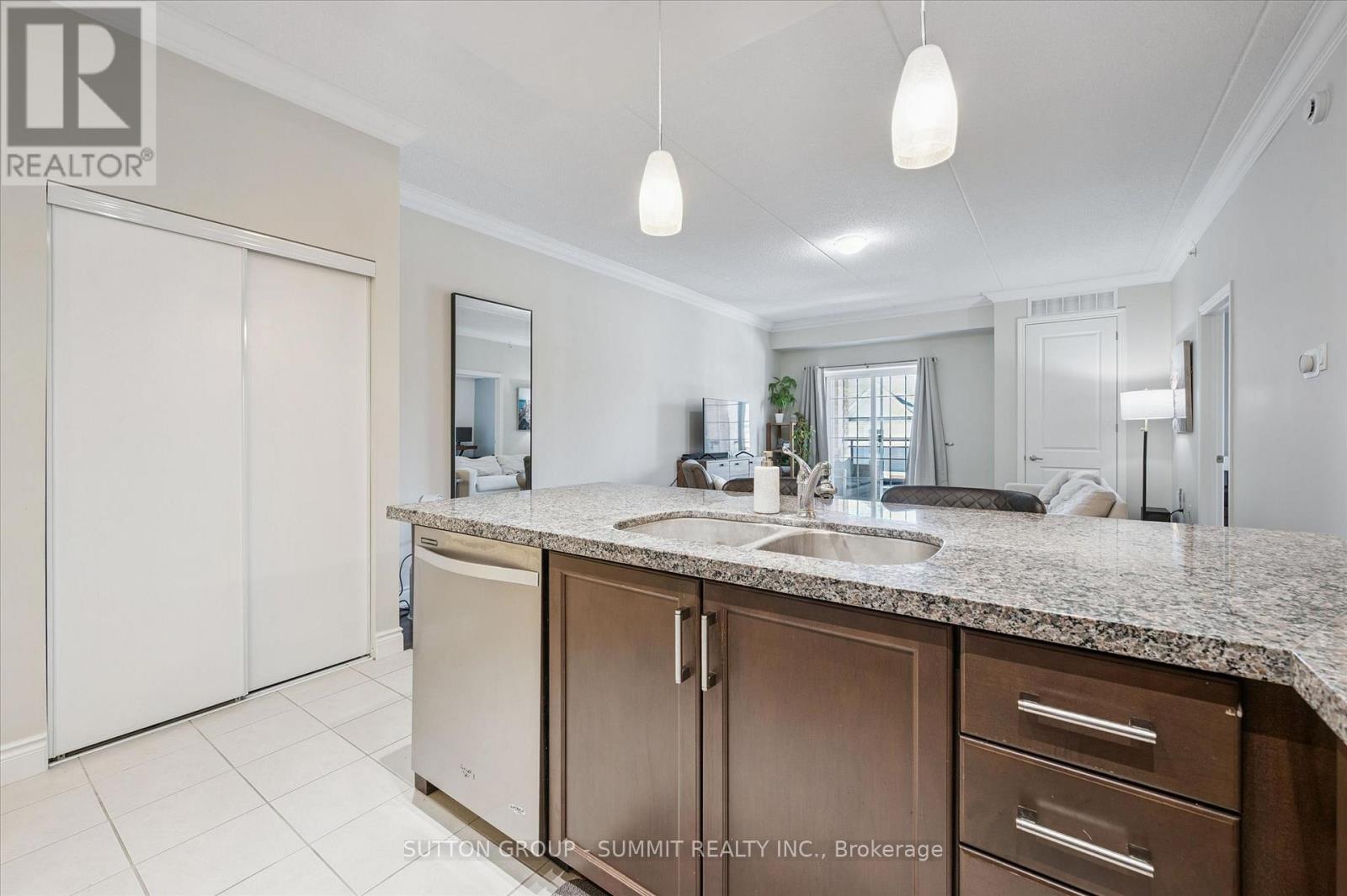 242 - 1077 Gordon Street, Guelph, ON - Indoor Photo Showing Kitchen With Double Sink
