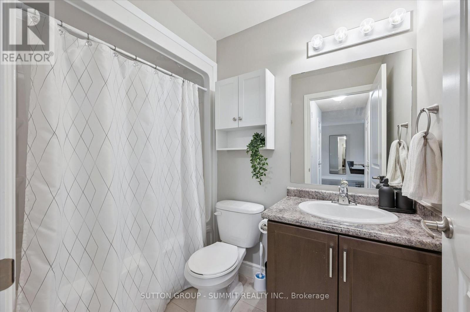 242 - 1077 Gordon Street, Guelph, ON - Indoor Photo Showing Bathroom