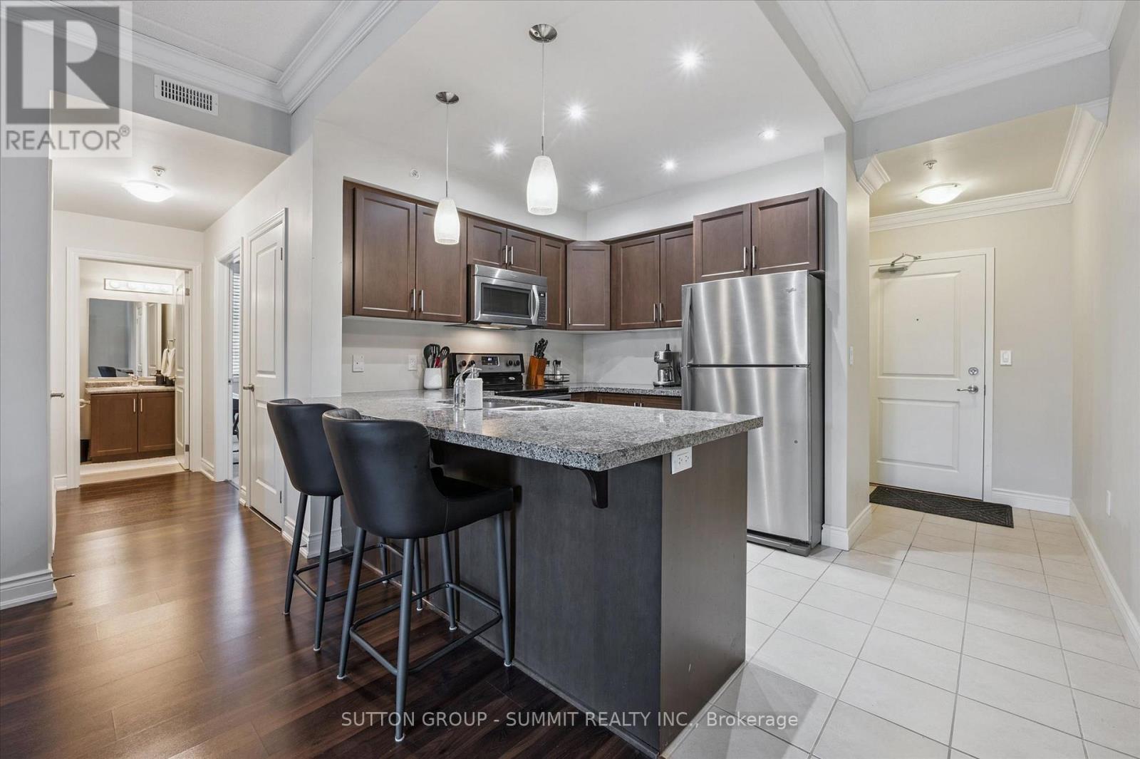 242 - 1077 Gordon Street, Guelph, ON - Indoor Photo Showing Kitchen With Stainless Steel Kitchen With Upgraded Kitchen