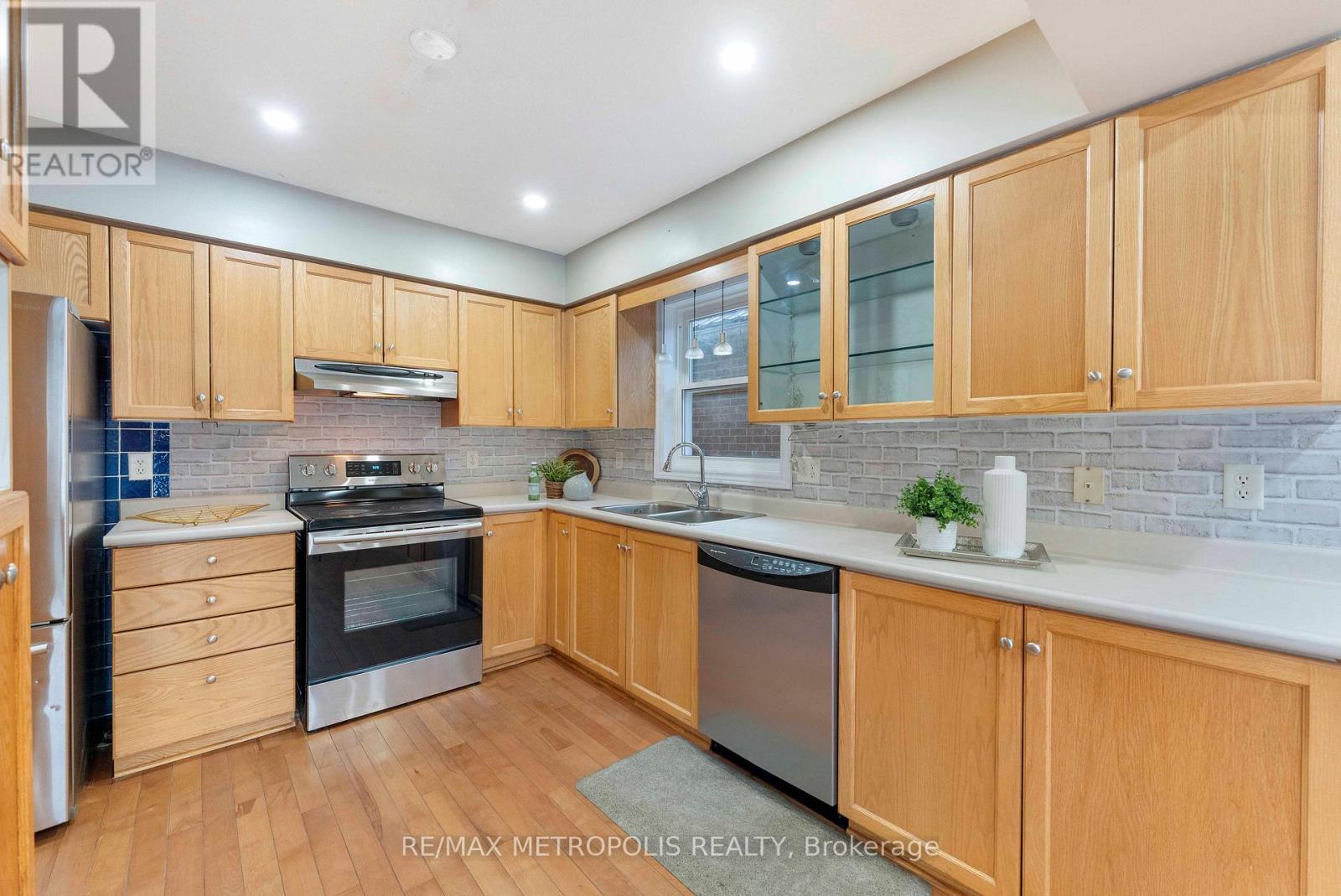 135 Veronica Drive, Kitchener, ON - Indoor Photo Showing Kitchen With Double Sink